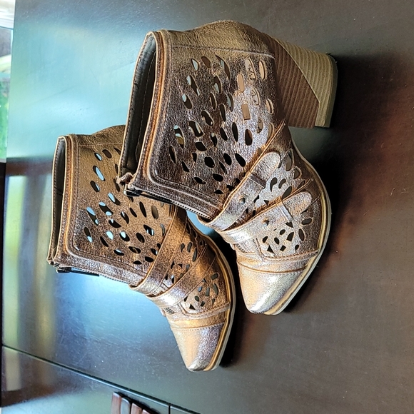 Michael Antonio Shoes - Michael Antonio rose gold boots